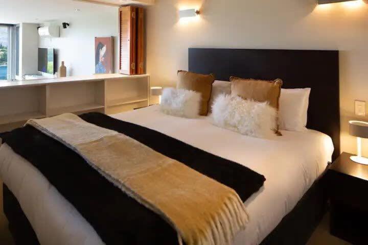 Stunning Lakeview 1 Bedroom Apartment Queenstown Kültér fotó