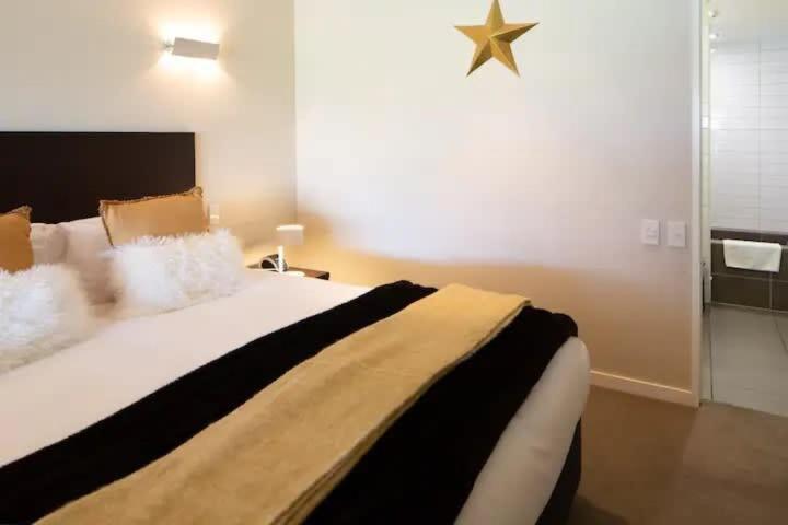 Stunning Lakeview 1 Bedroom Apartment Queenstown Kültér fotó