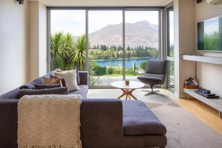 Stunning Lakeview 1 Bedroom Apartment Queenstown Kültér fotó